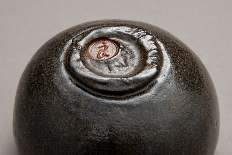 A “Kase-Guro” Raku Tea Bowl by Higaki Ryota