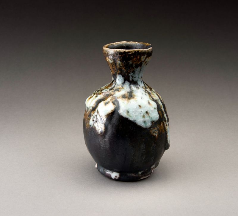 An Oni Shino ko-Tsubo by Tsukigata Nahiko