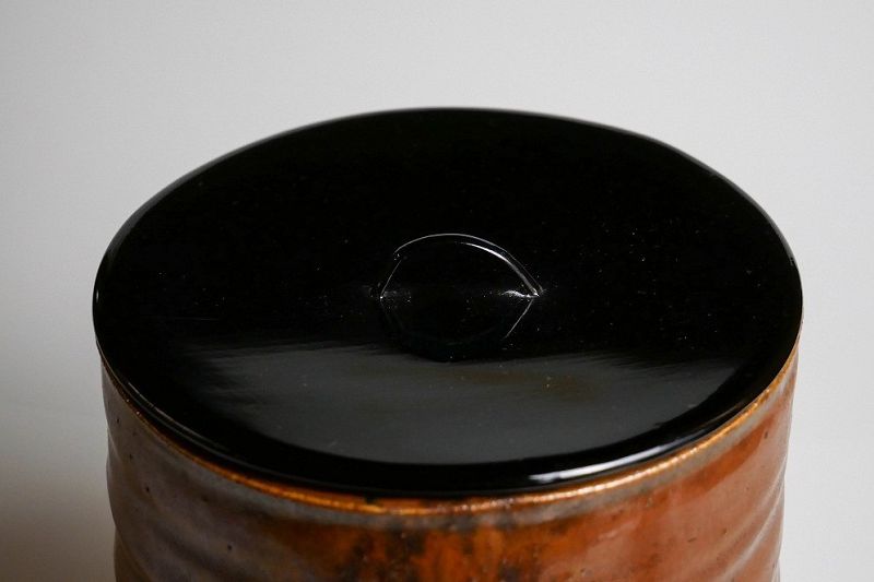 A ko-Seto Mizusashi with Black Lacquer Lid (Tea Master Item)