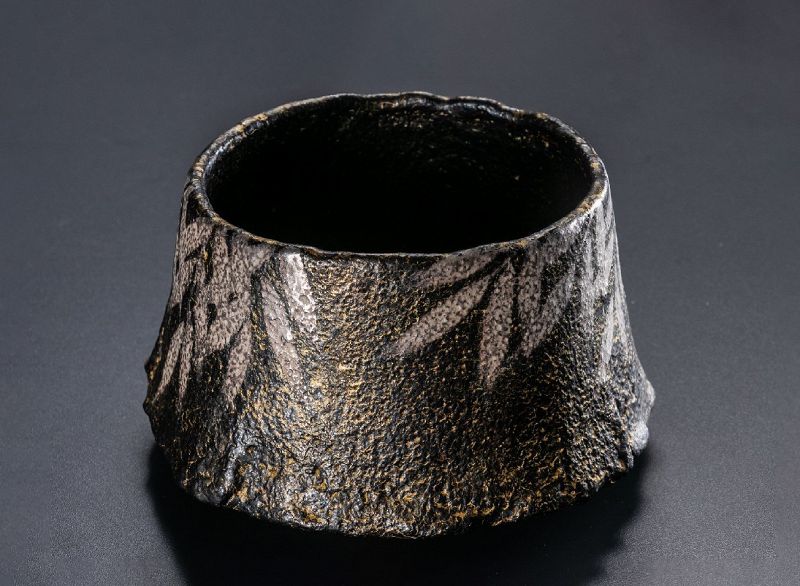 A Willow Patterned Black Tea Bowl by Banura Shiro