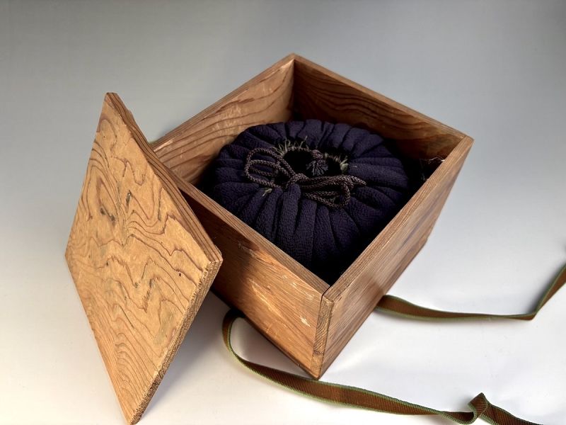 A Feldspar Striped Edo Period Oribe Tea Bowl