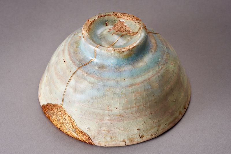 An Asahi-yaki Tea Bowl with Extraordinary Maki-e Gold Repairs