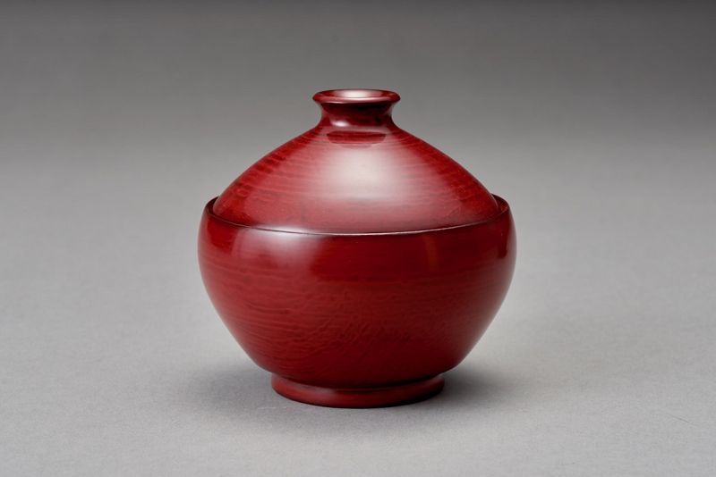 A Wajima-nuri Red Lacquer Bowl Set by Kado Yui