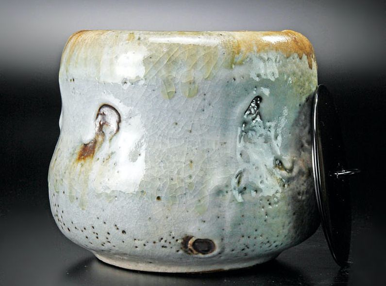 Tsukigata Nahiko Mizusashi w/ Silk Pouch