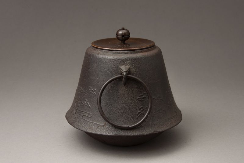 An Iron Chagama Crafted by Living National Treasure Takahashi Keiten