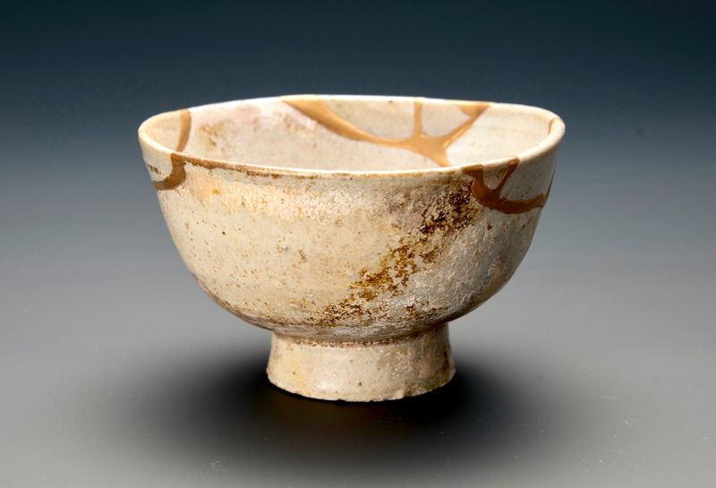 A Beautifully Repaired Edo Period Karatsu Kintsugi Chawan