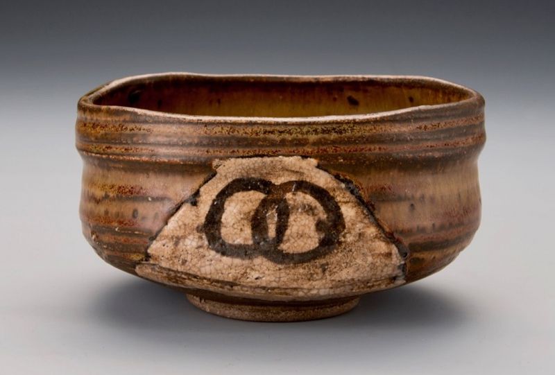 An Excellent Edo Period Oribe Tea Bowl with Poetic Name 'Toma-bune'