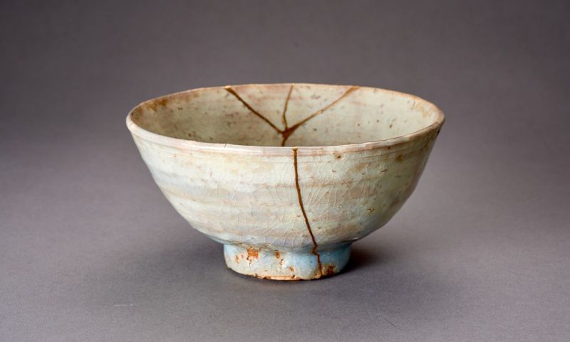An Asahi-yaki Tea Bowl with Extraordinary Maki-e Gold Repairs