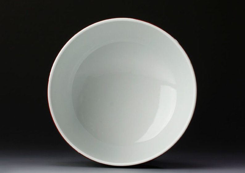 A Porcelain Chawan with Gold-leaf by Ono Hakuko