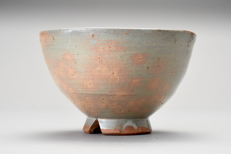 A 17th–18th Century Korean Tea Bowl with Gohon Firing and Notched Foot