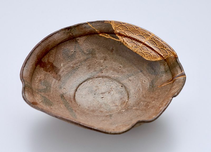 An Antique Karatsu Bowl with Exceptional Makie Kintsugi Repairs