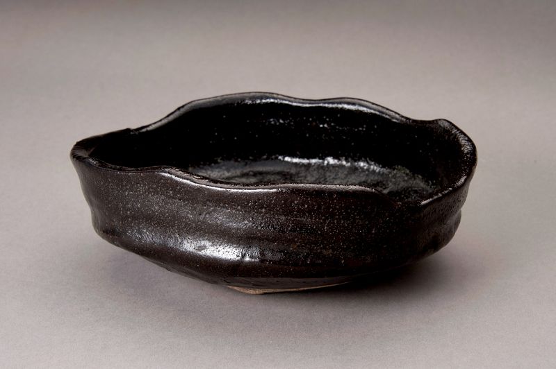 An Edo Period Seto-guro Mino Tea Bowl