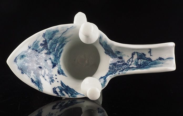 A Rare Porcelain Tripod Ritual Wine Vessel (Jue) by Miura Chikusen