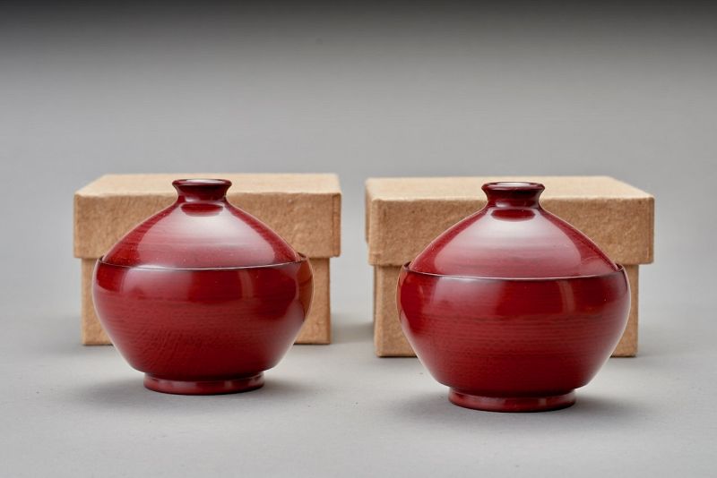 A Wajima-nuri Red Lacquer Bowl Set by Kado Yui