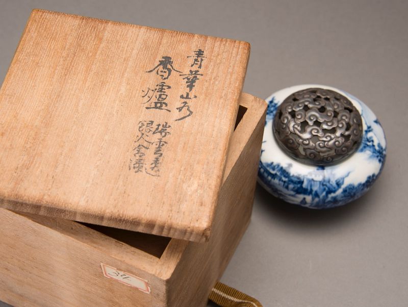A Porcelain Incense Burner by Imperial Court Artist Ito Tozan