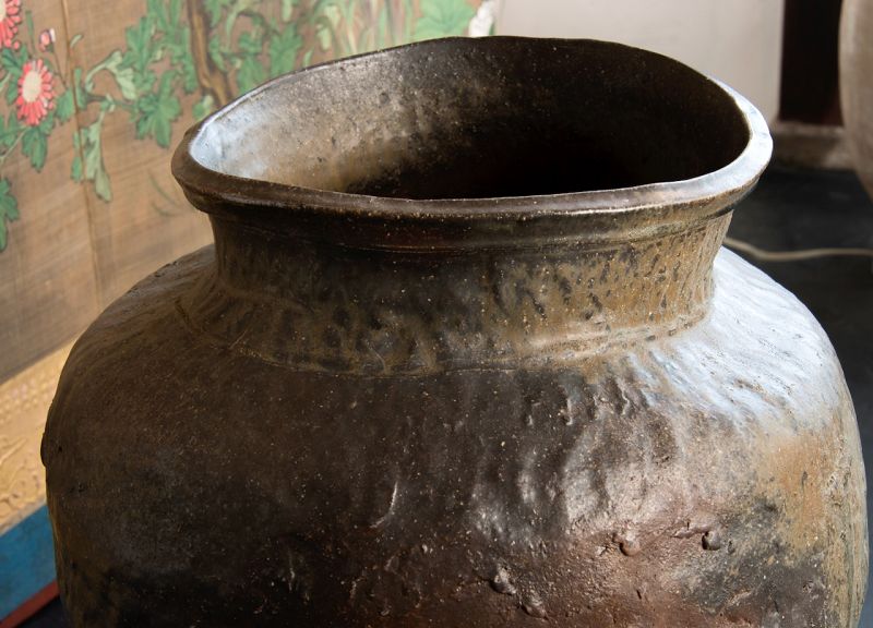 A Muromachi Period Ash Glazed Large Bizen Pot - Certified