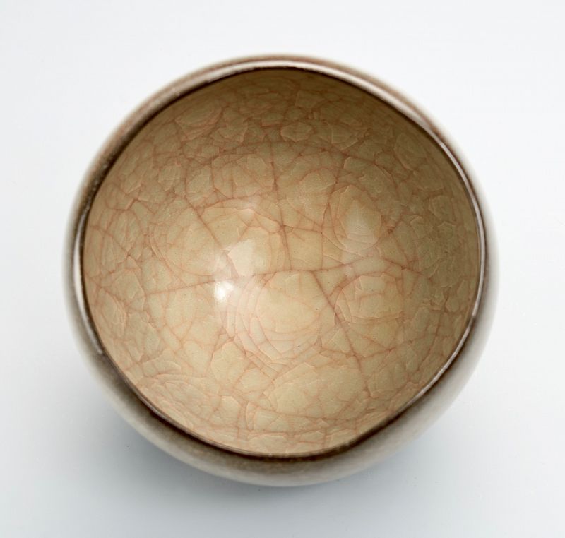 An Elegant Tea Bowl with “Rice Porcelain Glaze” by Kei Wakao