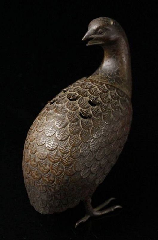 A Finely Crafted Bronze Quail Incense Burner from Edo (Temple Relic)