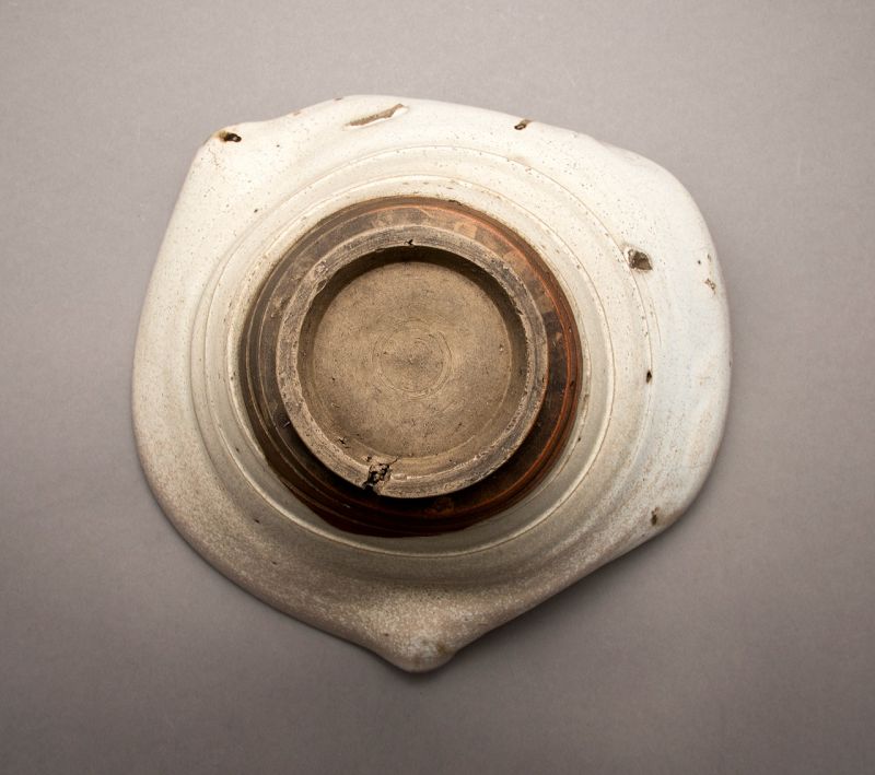 An Edo Period Takatori Kataguchi Bowl with Warabaiyū Glaze