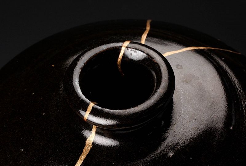 Ceramic Jar with Gold Repair by Living National Treasure Kondō Yuzō