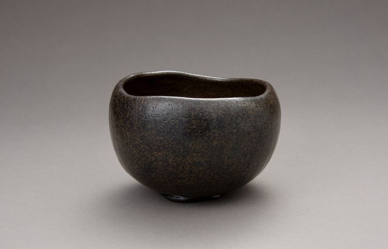 A “Kase-Guro” Raku Tea Bowl by Higaki Ryota