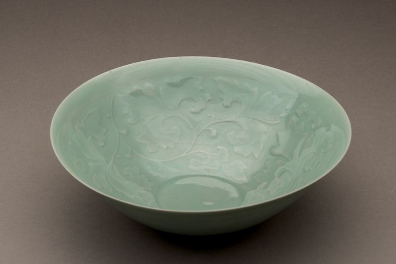 A Porcelain Bowl by Imperial Court Artist Suwa Sozan (1851-1922)