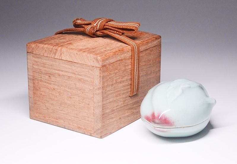 A Celadon Peach Kogo by Imperial Court Artist Suwa Sozan