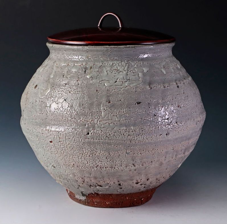 An e-Karatsu Mizusashi by Nakagawa Jinenbo