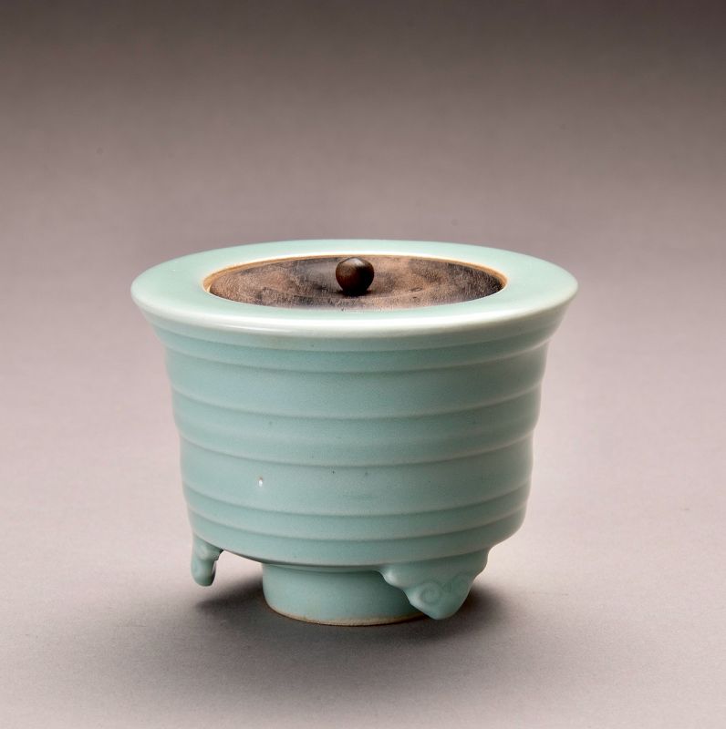 A Celadon Incense Burner by Imperial Court Artist Suwa Sozan