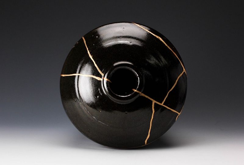 Ceramic Jar with Gold Repair by Living National Treasure Kondō Yuzō