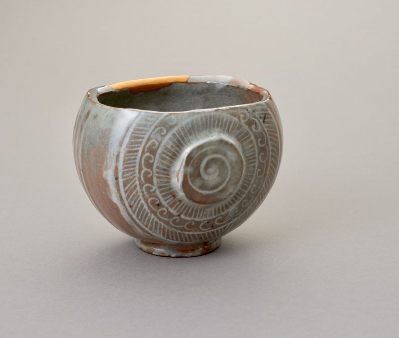 An Excavated Mishima Tea Bowl with Maki-e Gold Repair [Tokugawa Clan]