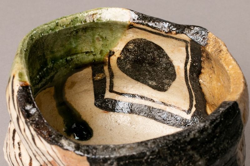 A Stunning Contemporary Oribe Tea Bowl by Suzuki Gorō
