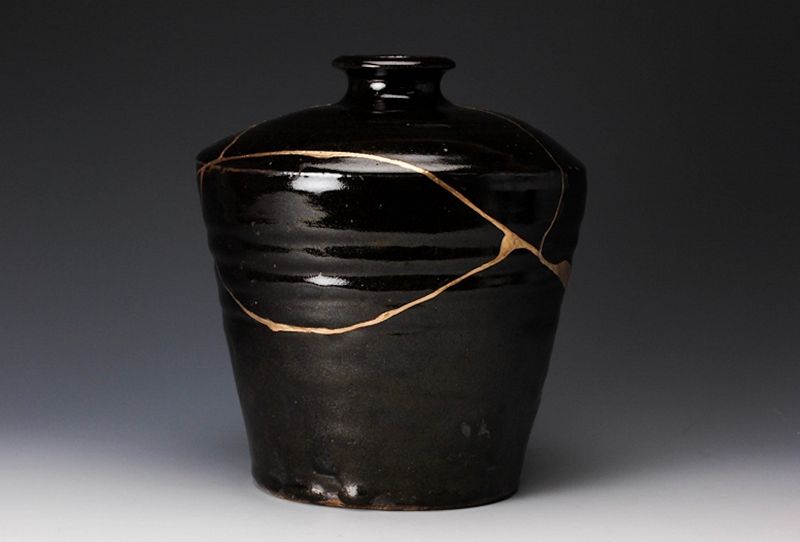 Ceramic Jar with Gold Repair by Living National Treasure Kondō Yuzō