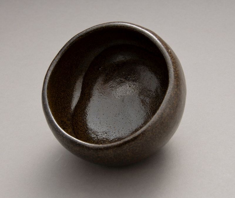 A “Kase-Guro” Raku Tea Bowl by Higaki Ryota