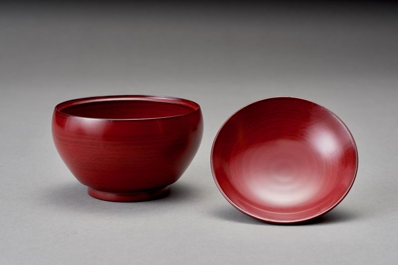 A Wajima-nuri Red Lacquer Bowl Set by Kado Yui