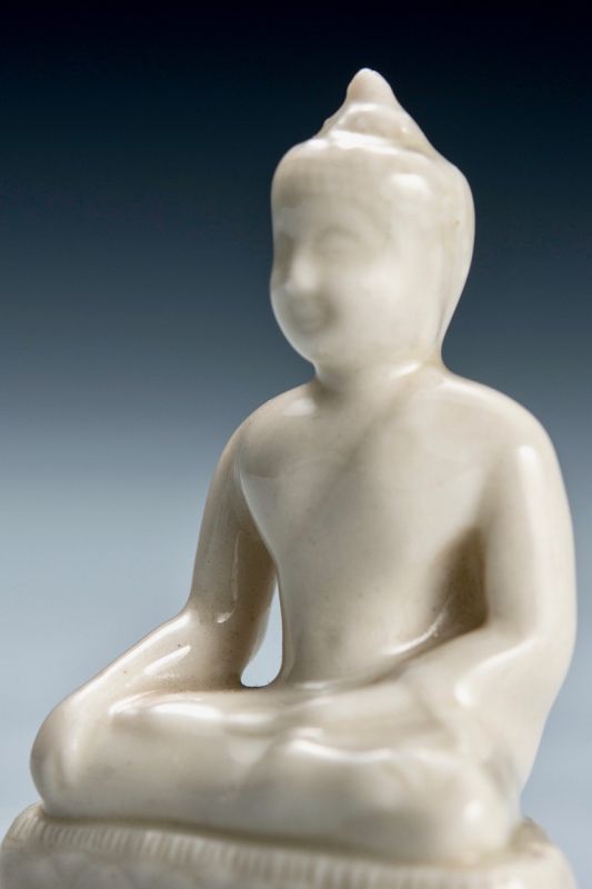 A Small Porcelain Seated Bodhisattva by Suwa Sozan