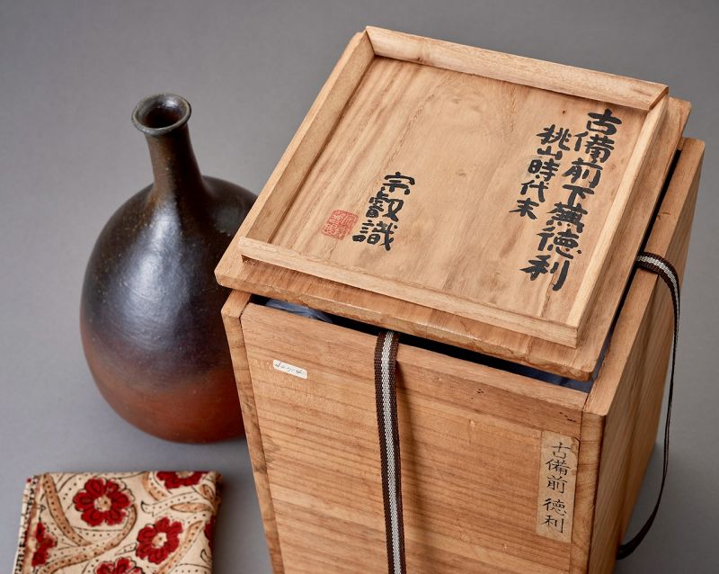 A Momoyama Period Bizen “Shimokabura” Tokkuri (Researcher Piece)