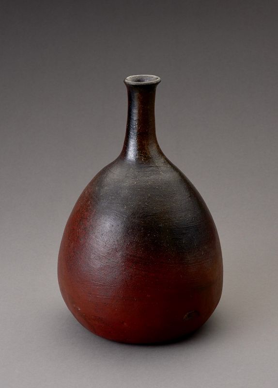 A Momoyama Period Bizen “Shimokabura” Tokkuri (Researcher Piece)