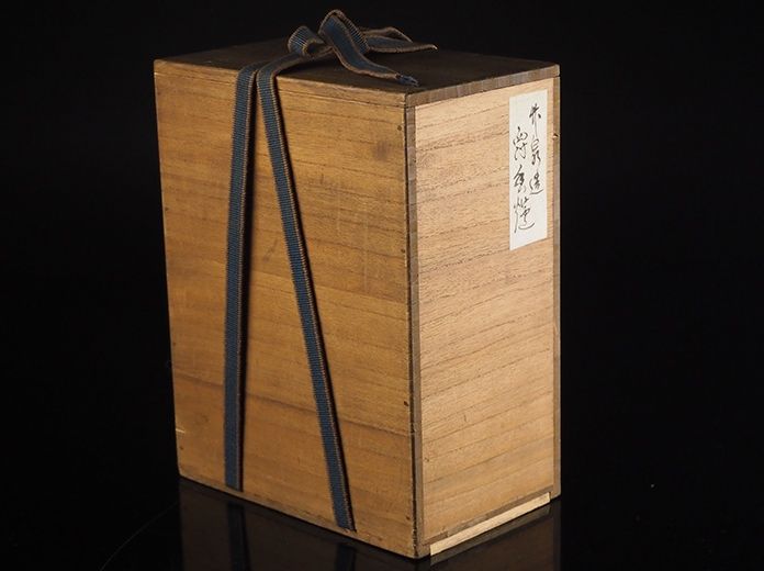 A Rare Porcelain Tripod Ritual Wine Vessel (Jue) by Miura Chikusen