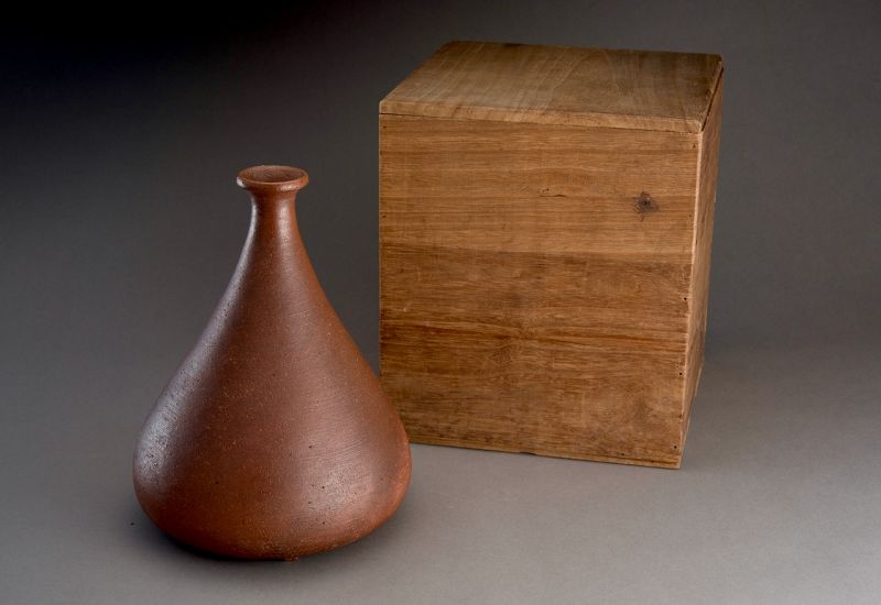 A Momoyama Period Bizen Vase with Researcher Certification