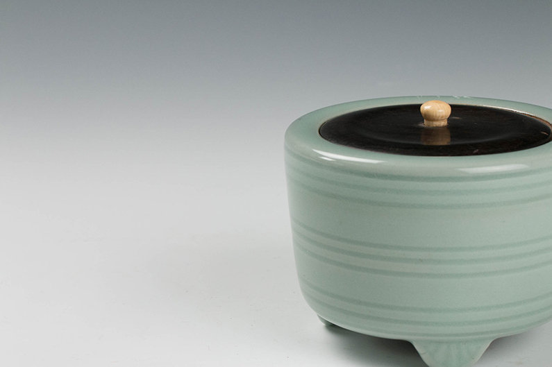 A Celadon Incense Burner (Koro) by Suwa Sozan the First