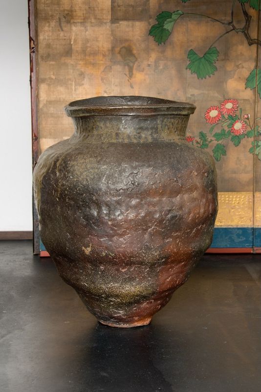 A Muromachi Period Ash Glazed Large Bizen Pot - Certified