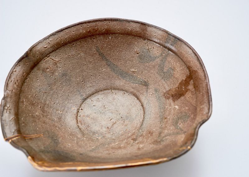 An Antique Karatsu Bowl with Exceptional Makie Kintsugi Repairs