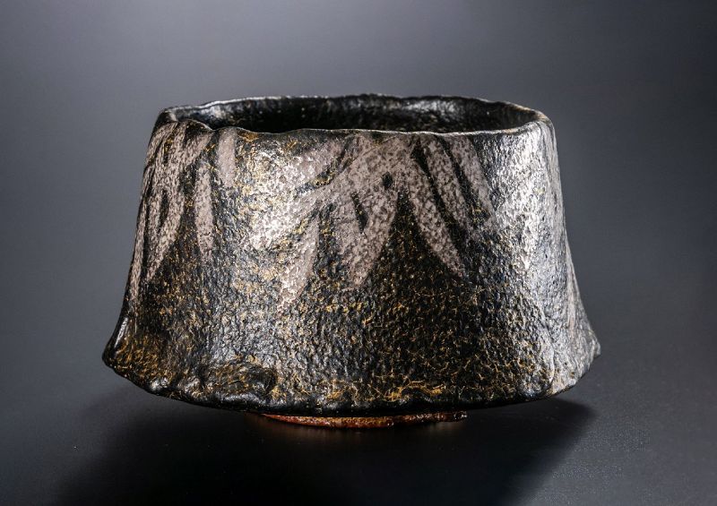 A Willow Patterned Black Tea Bowl by Banura Shiro