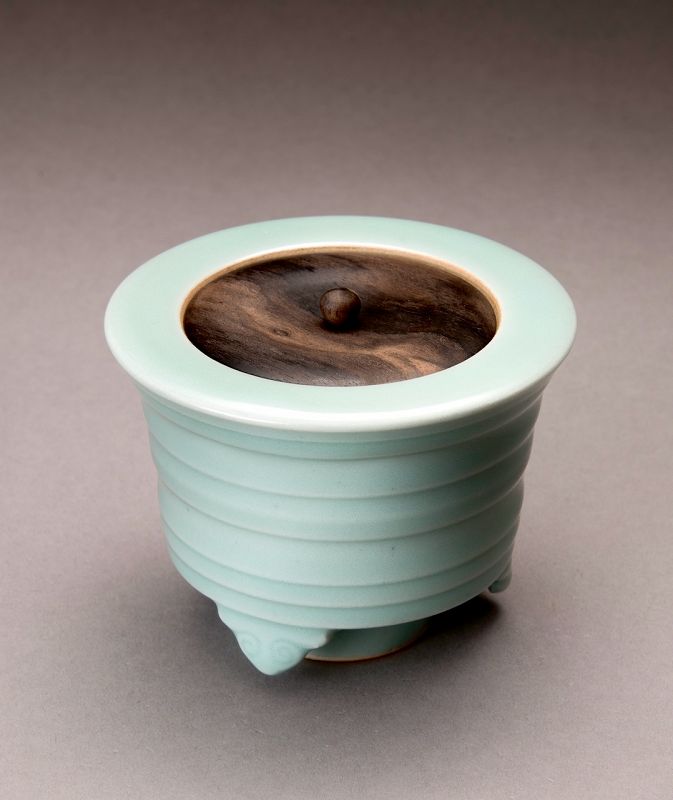 A Celadon Incense Burner by Imperial Court Artist Suwa Sozan