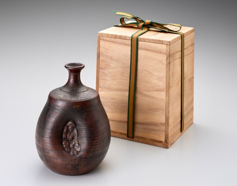 An Edo Period Bizen Tokkuri with Hotei Engraving - Researcher Piece