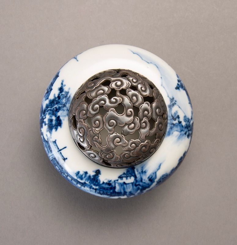 A Porcelain Incense Burner by Imperial Court Artist Ito Tozan