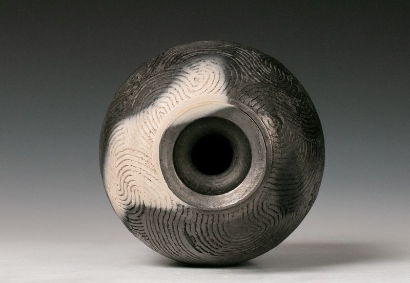 A Modern Vase by Studio Potter Sakata Jinnai (b. 1943)