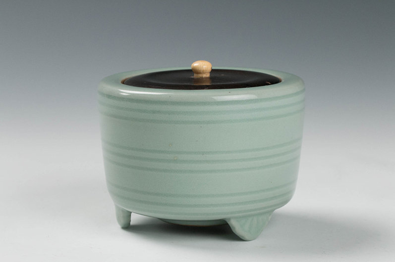A Celadon Incense Burner (Koro) by Suwa Sozan the First