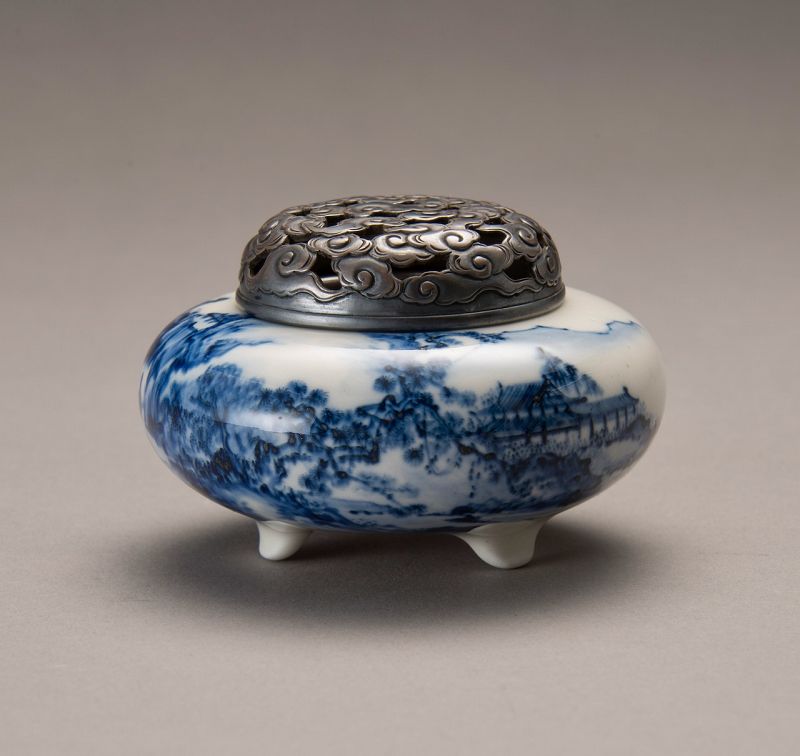 A Porcelain Incense Burner by Imperial Court Artist Ito Tozan